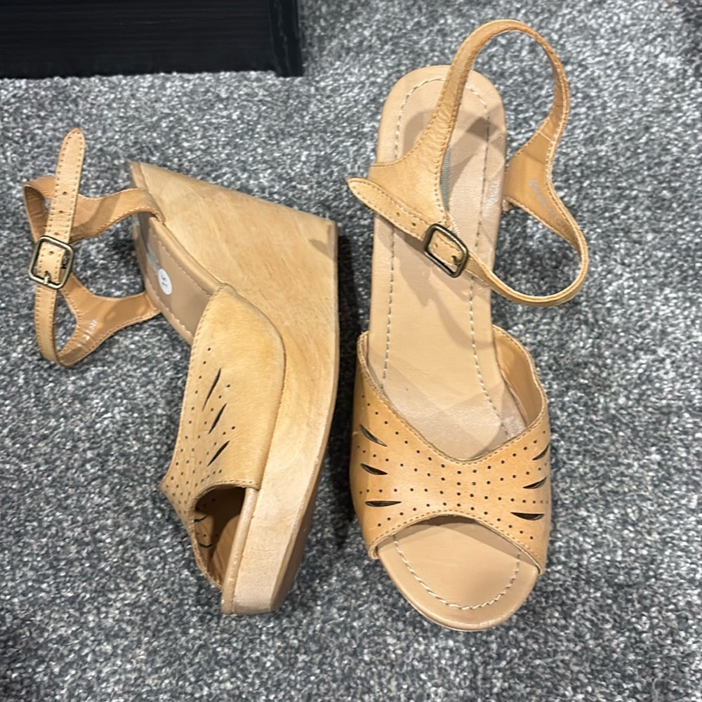 🌼 3/$20 Kimchi Blue Wedge Sandals